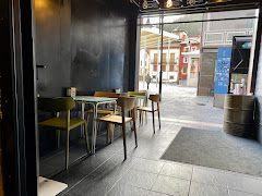 Bar Karikato