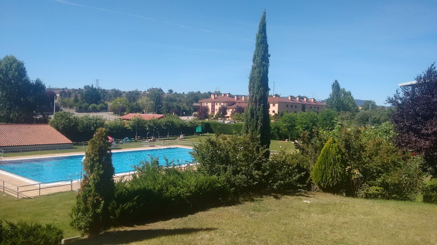 Piscina Municipal De Quintana Martín Galíndez